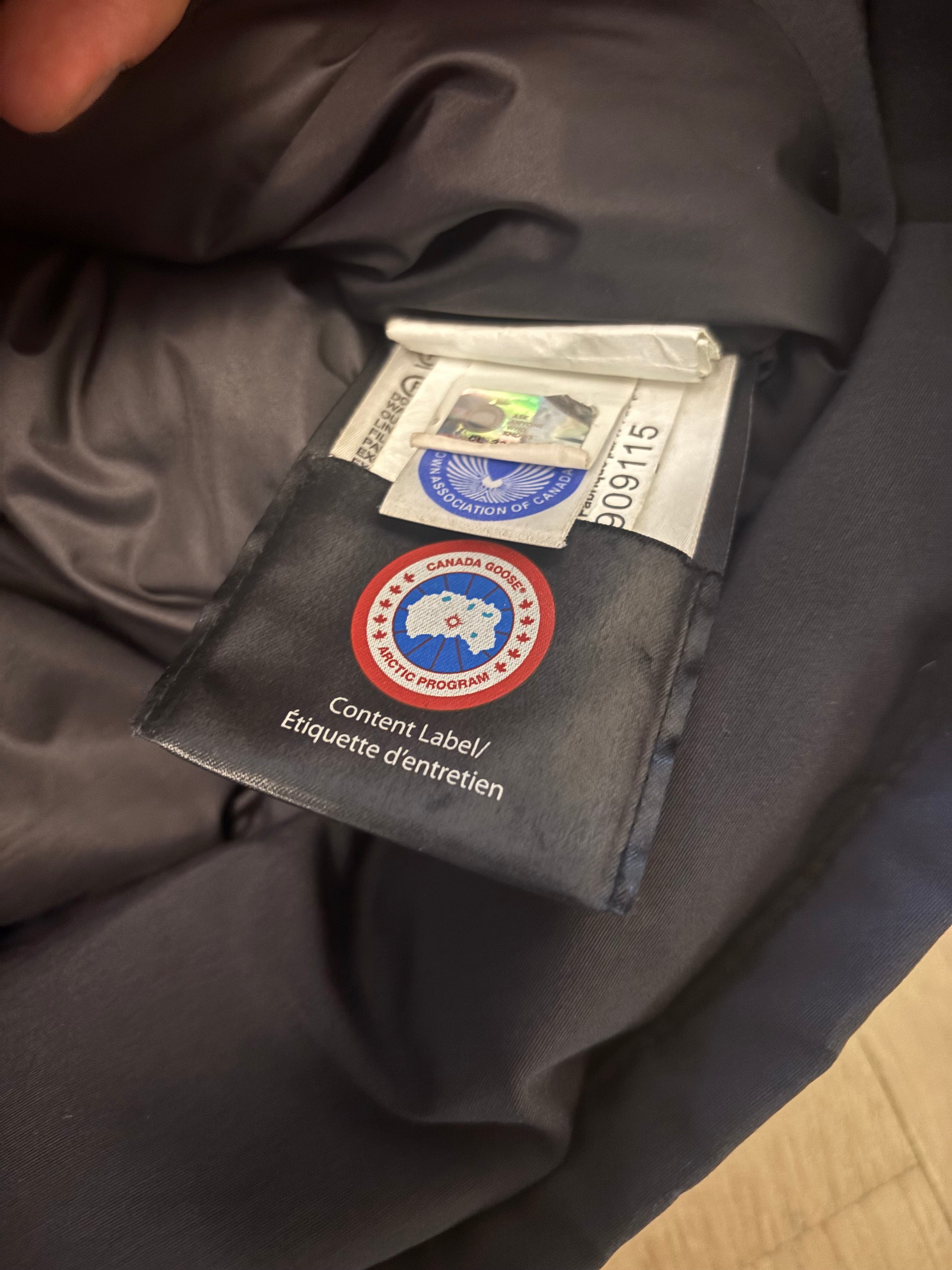 Canada Goose Parkas - XL