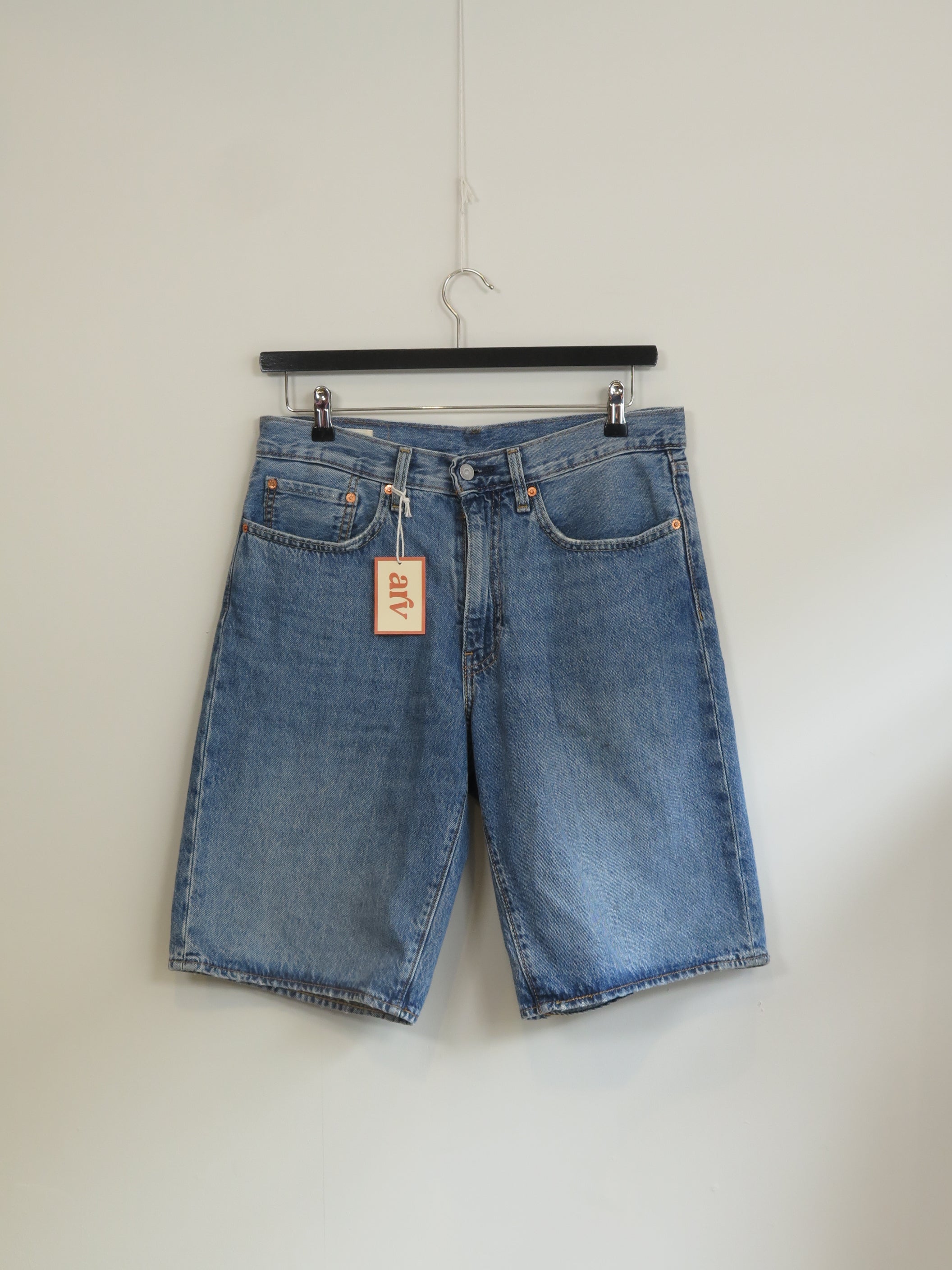001167 - Levi's - Shorts - Blue - 31 - Image 1 circular-filename:27_07_2026_7f0d7f26-d468-4d3d-afa8-1c2b133bd3eb_captured_image