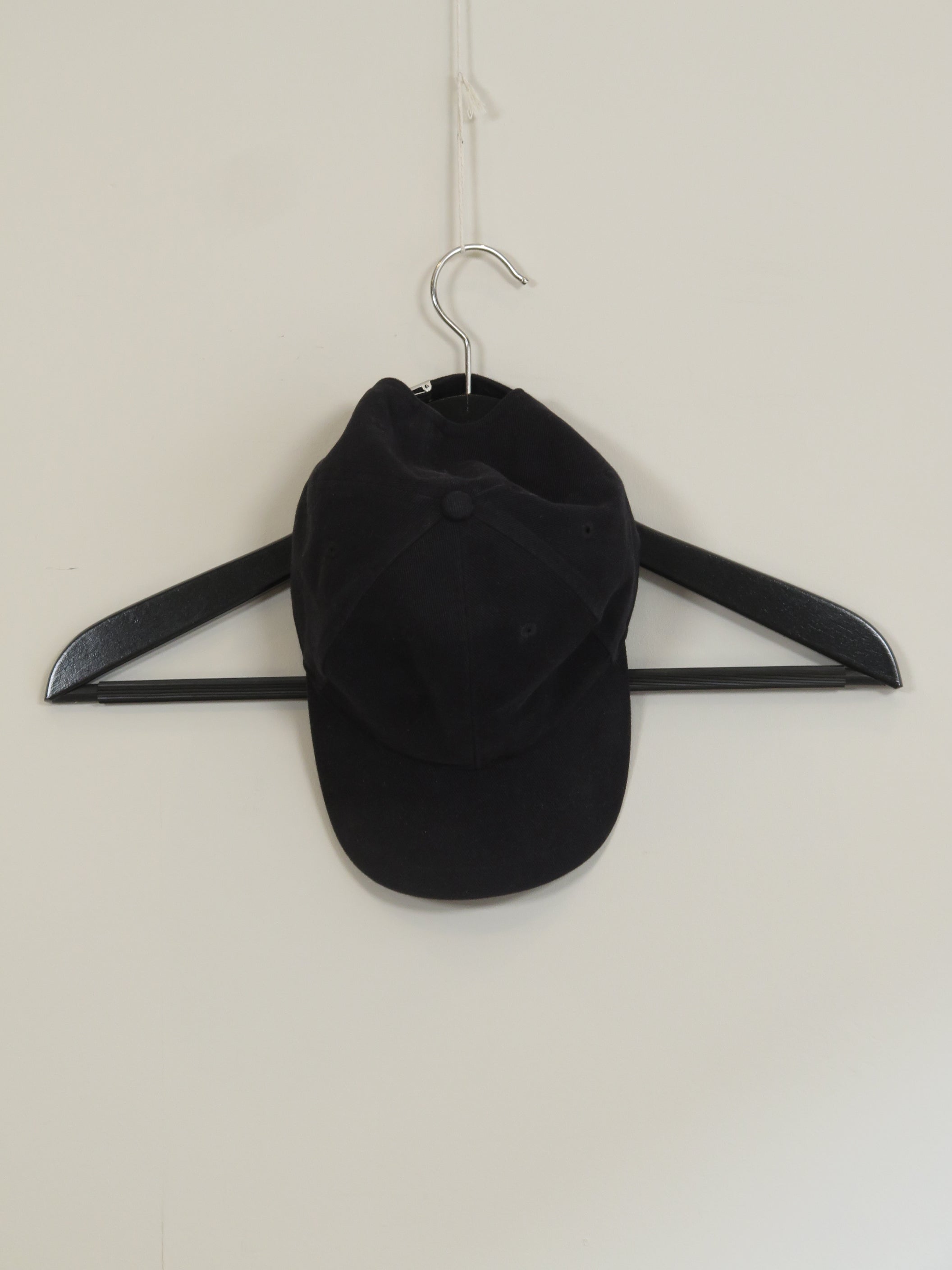 001175 - Ukjent - Hats - Black - Image 1 circular-filename:27_07_2026_9ab33419-af03-40c3-93ab-a45b3c28c110_captured_image