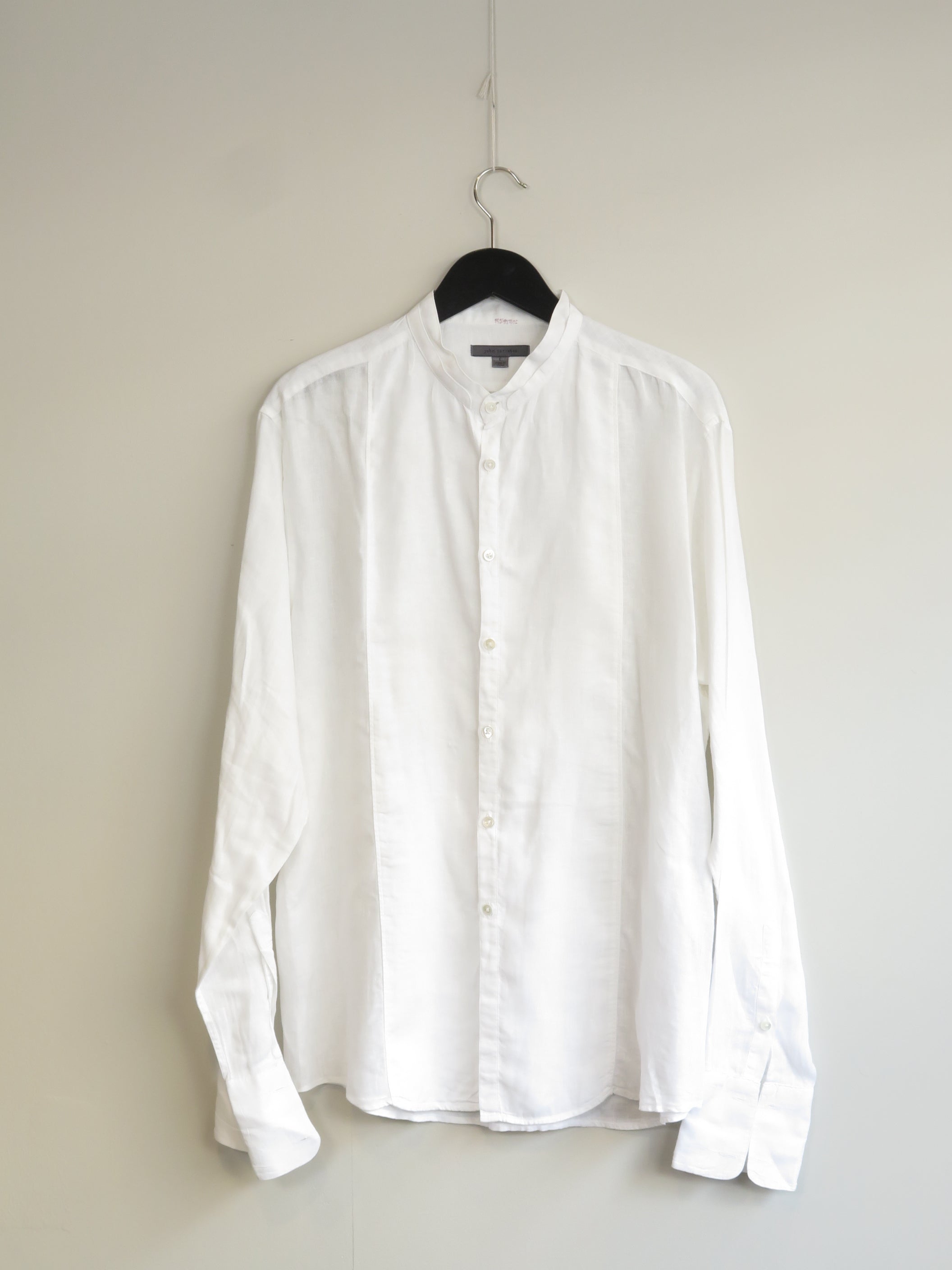 001221 - john varvatos - Shirts - White - M - Image 1 circular-filename:28_07_2026_7f3b9a8b-9398-4f81-98ef-c221f424ebba_captured_image