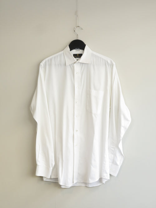 001218 - Bill Blass - Shirts - White - L - Image 1 circular-filename:28_07_2026_b6f63edc-244d-47c8-97bb-32546cd51750_captured_image