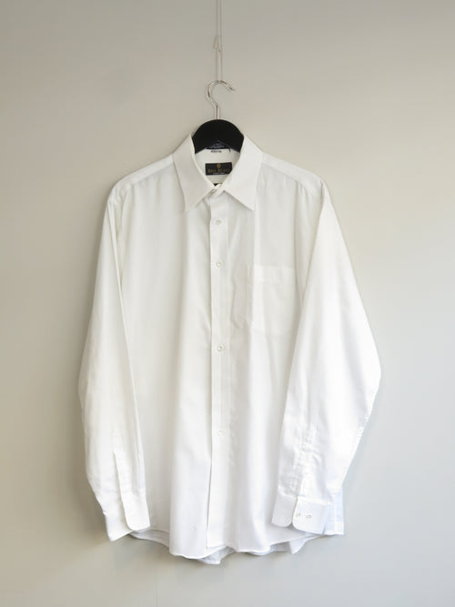 001226 - Bill Blass - Shirts - White - L - Image 1 circular-filename:28_07_2026_ced19940-c3b1-4677-bdcb-3dc9cffb3ad9_captured_image