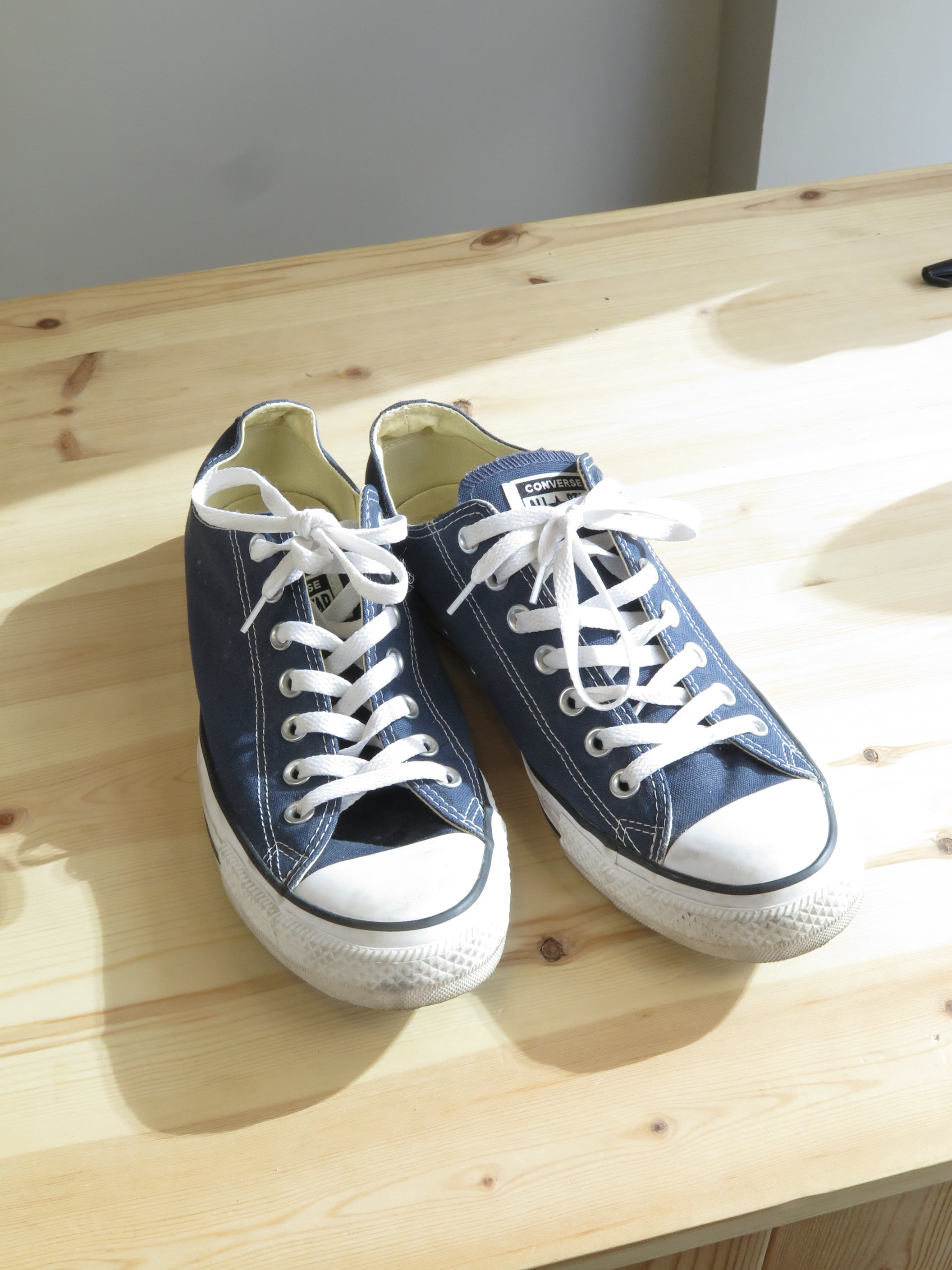 001230 - Converse - Shoes - Blue - Image 1 circular-filename:28_07_2026_f7bd39a3-078a-4392-9850-10c5c05377f6_captured_image