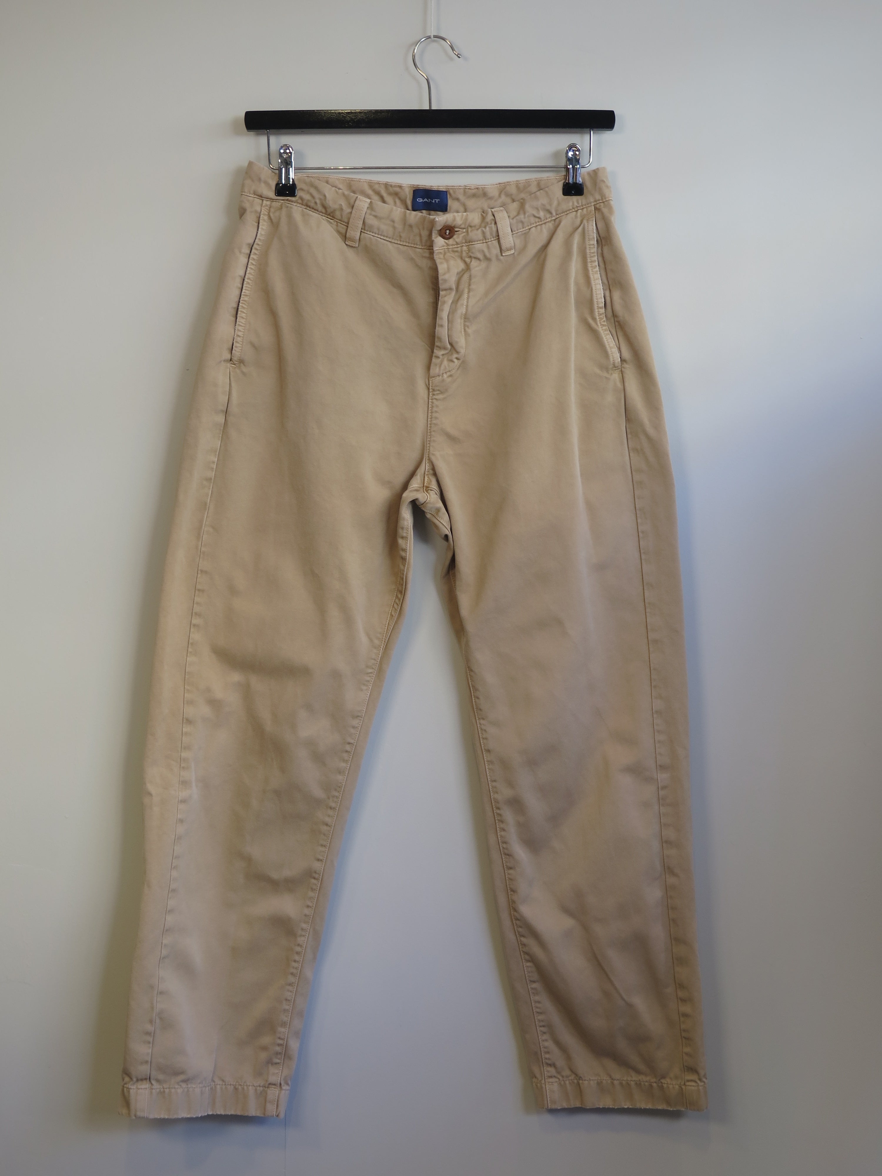 000899 - Gant - Pants - Beige - 32/32 - Image 1 circular-filename:30_06_2026_1e625d5c-f457-4b06-b81a-fc74145c7a0a_captured_image