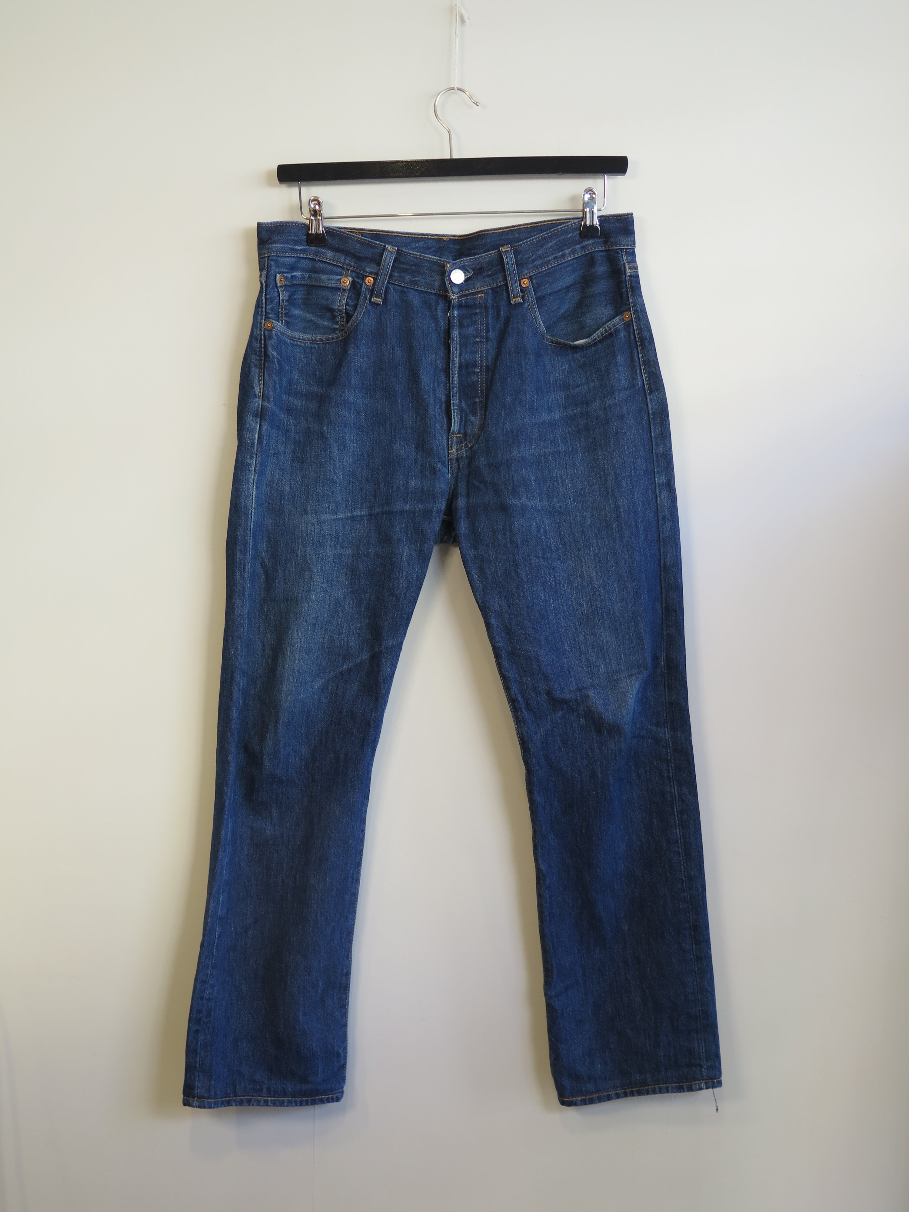 000892 - Levi's - Pants - Navy - 33/32 - Image 1 circular-filename:30_06_2026_28da1e89-d012-4da8-81f7-2d72e5391773_captured_image