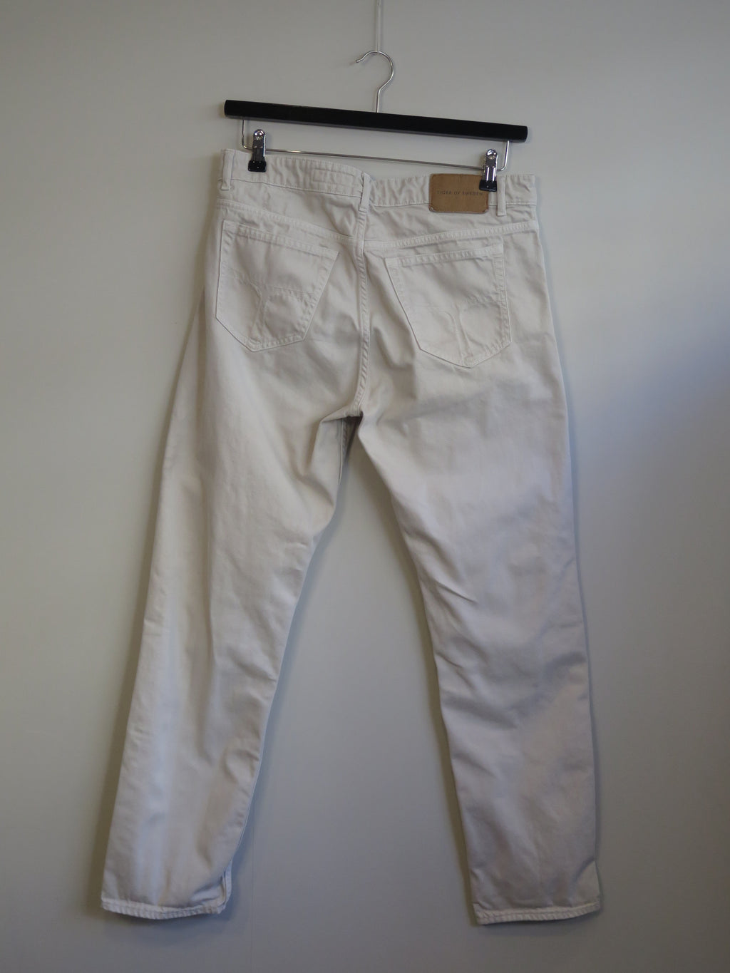 000896 - Tiger of Sweden - Pants - Beige - 32/32 - Image 1 circular-filename:30_06_2026_6724dff8-7768-4cab-adf3-b4847e729f67_captured_image